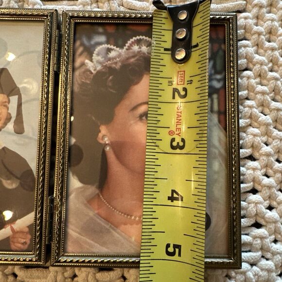 Vintage Gold Metal 3 1/2x5” Photo Frame Bifold Gold Embellished trim on front - Picture 7 of 8